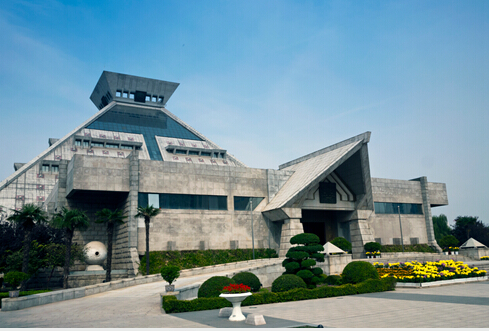 专业与服务是河南博物院选择中星钢木垃圾桶的理由